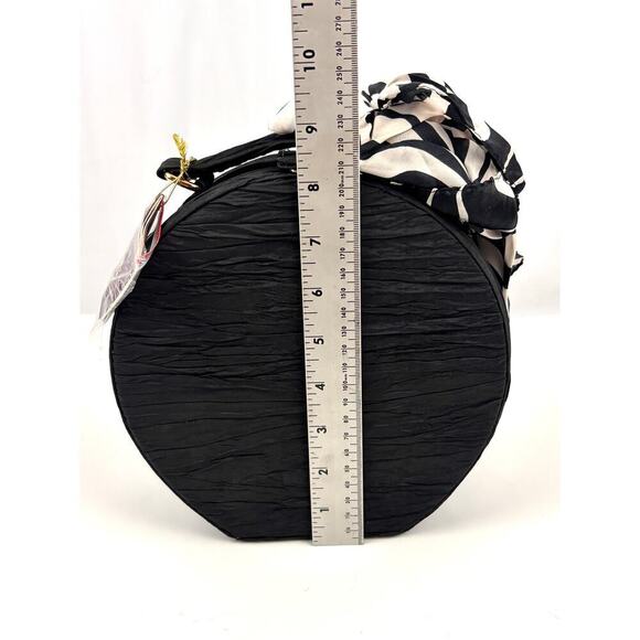 Black Rowallan Scotland Round Silk Jewelry Box Travel Case NWT Compartments - Picture 6 of 16